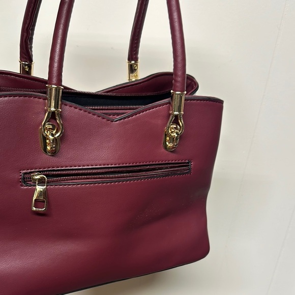 Chic Brown and White Crossbody Bag with Structured Design - Picture 4 of 13